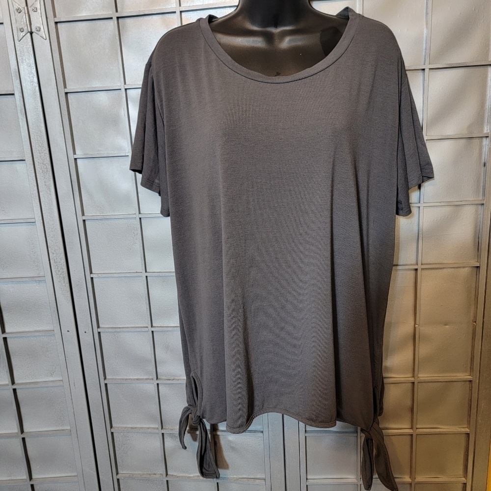 Umgee size small top with side ties